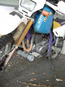 Motorrad-Werkzeugkiste aus Abwasserrohr Mit dem Motorrad durch Südamerika